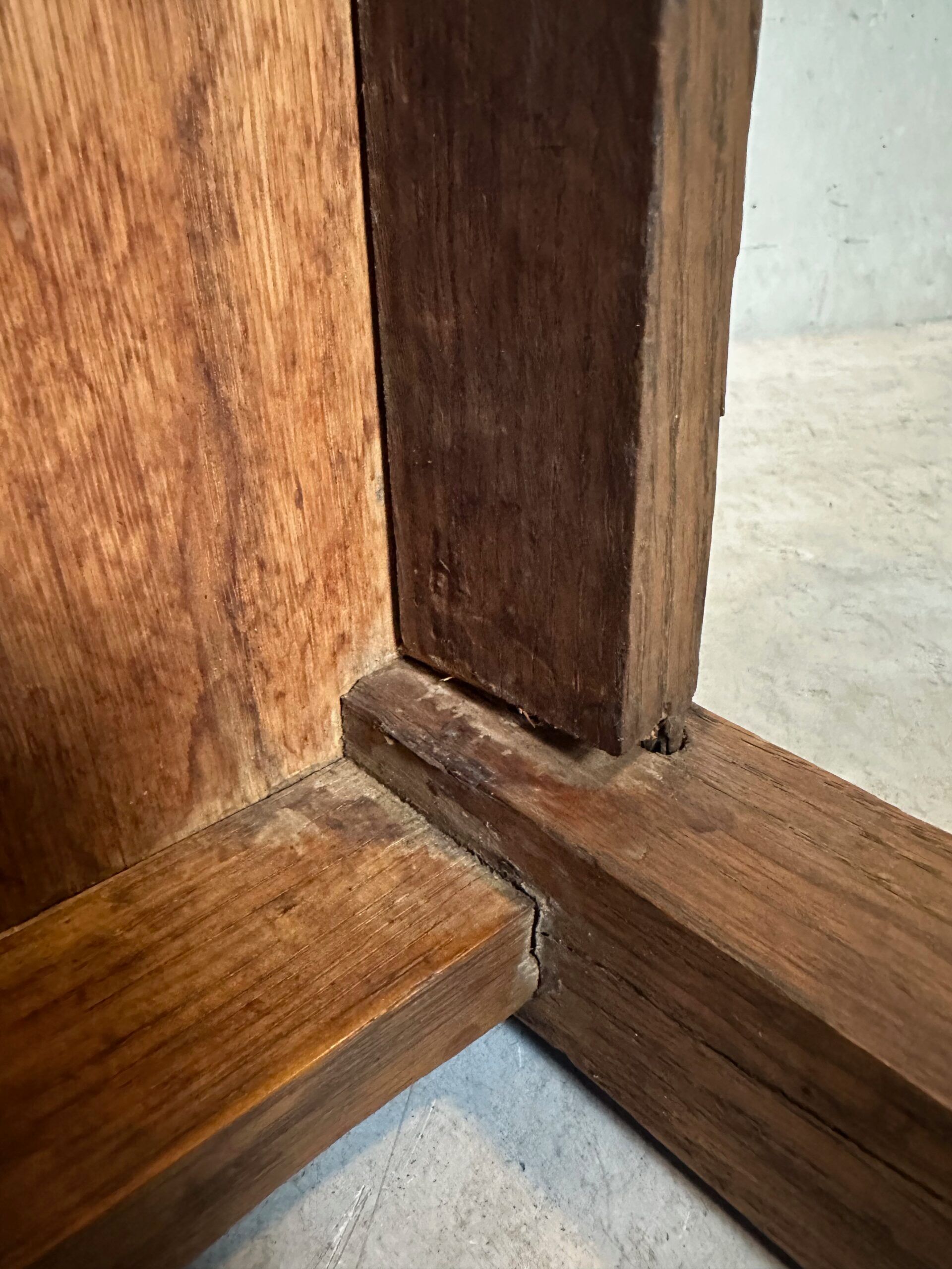 Brutalist side or plant table – oak