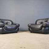Set of black leather lounge chairs by Sapporo for Mobil Girgi, 1970s