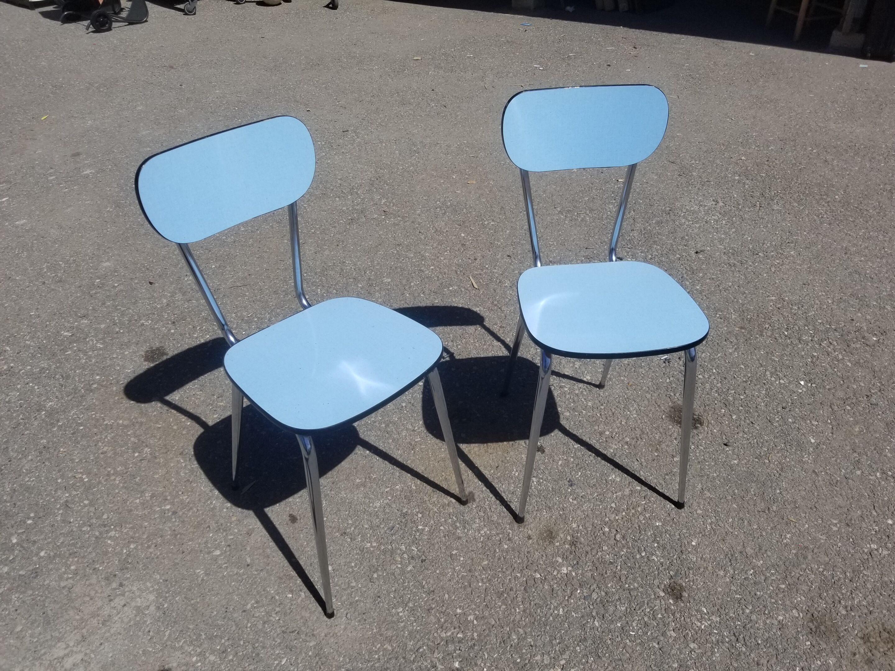 Pair of vintage chairs in formica blue - 60s