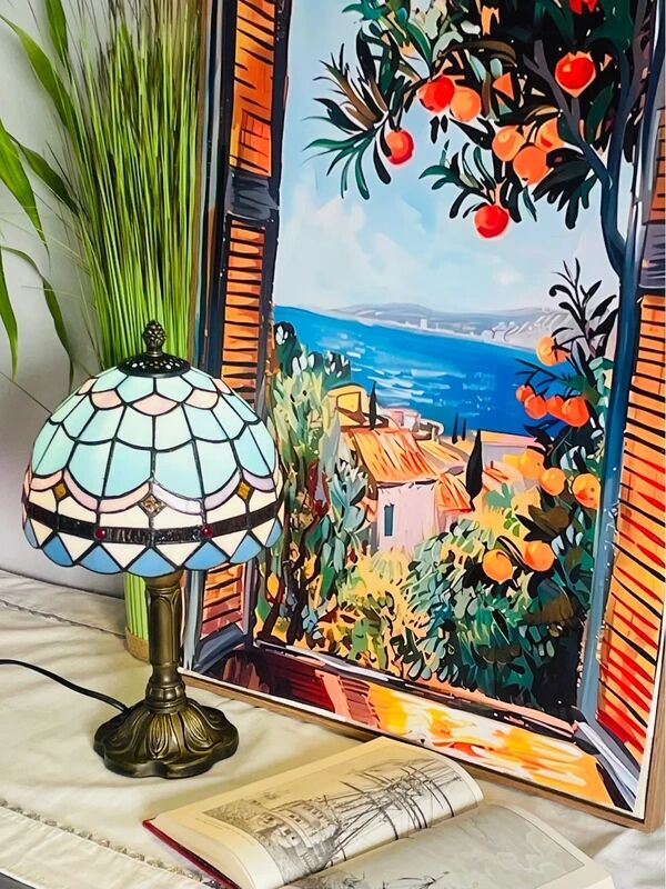 Vintage and Tiffany inspiration lamp | Coloured glass in blue & pastel pink