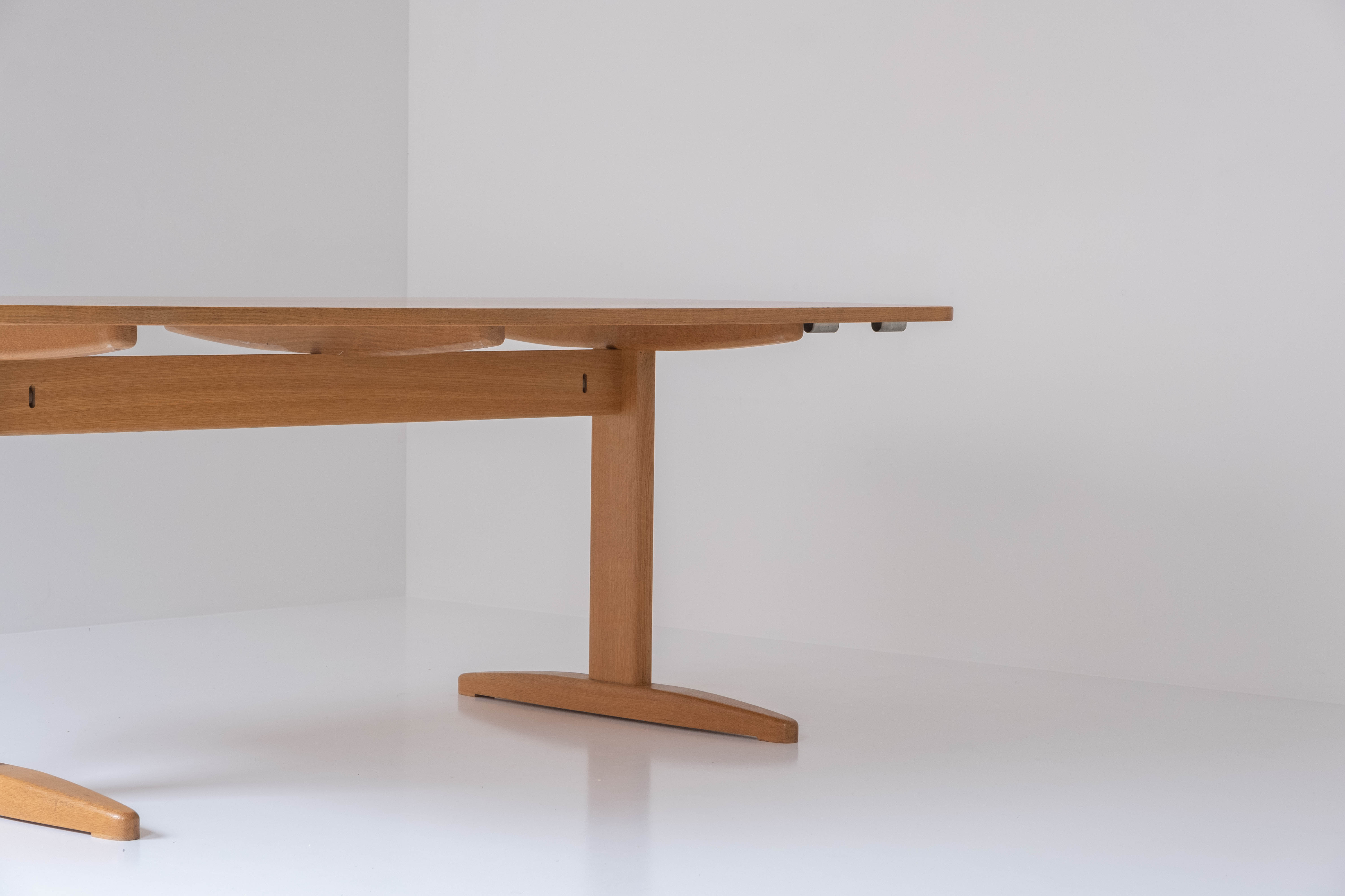 Shaker dining table designed by Børge Mogensen for Carl Madsen & Son, Denmark 1960s.