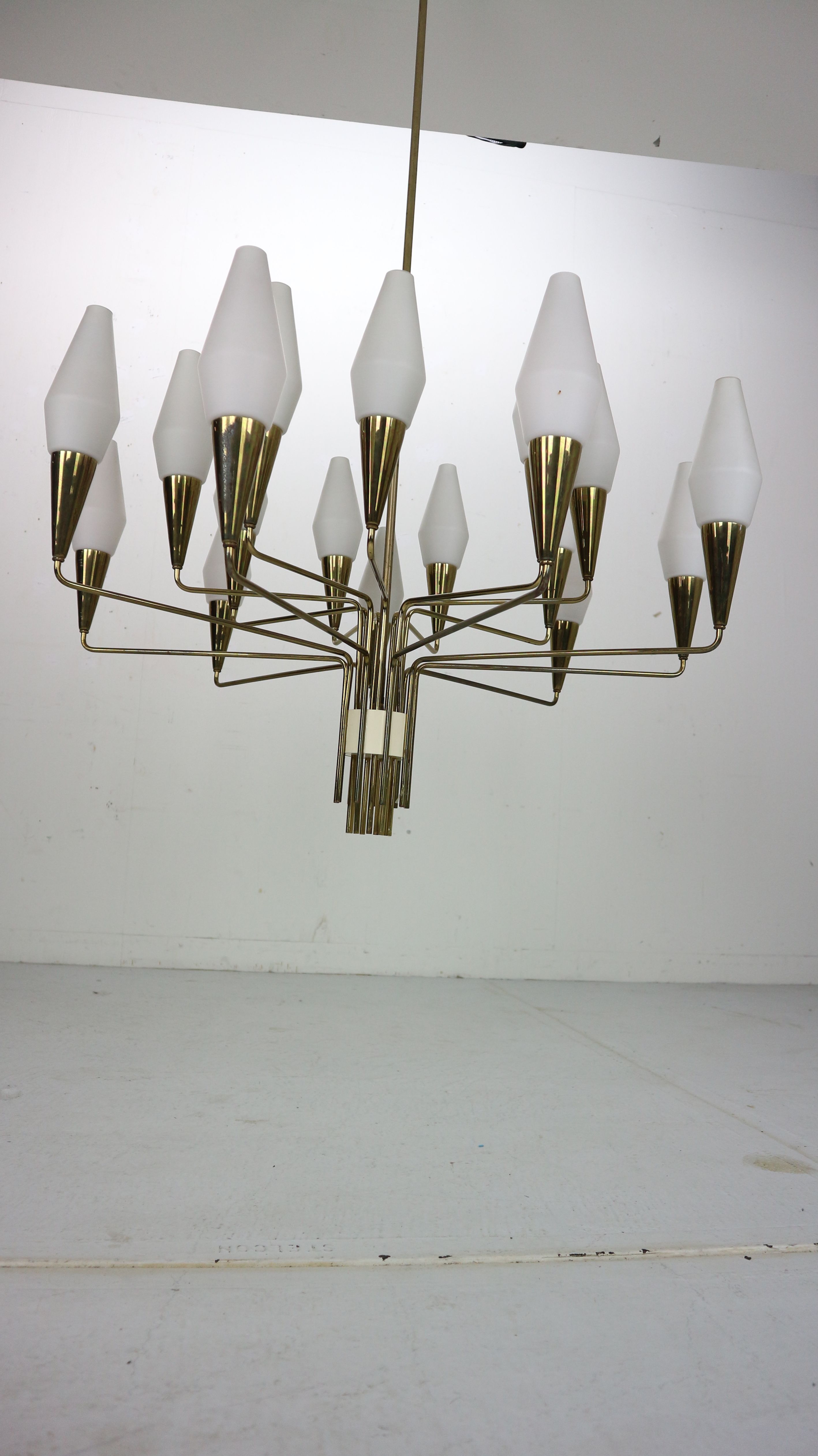 Italian mid-century modern brass and opaline glass chandelier, 1960