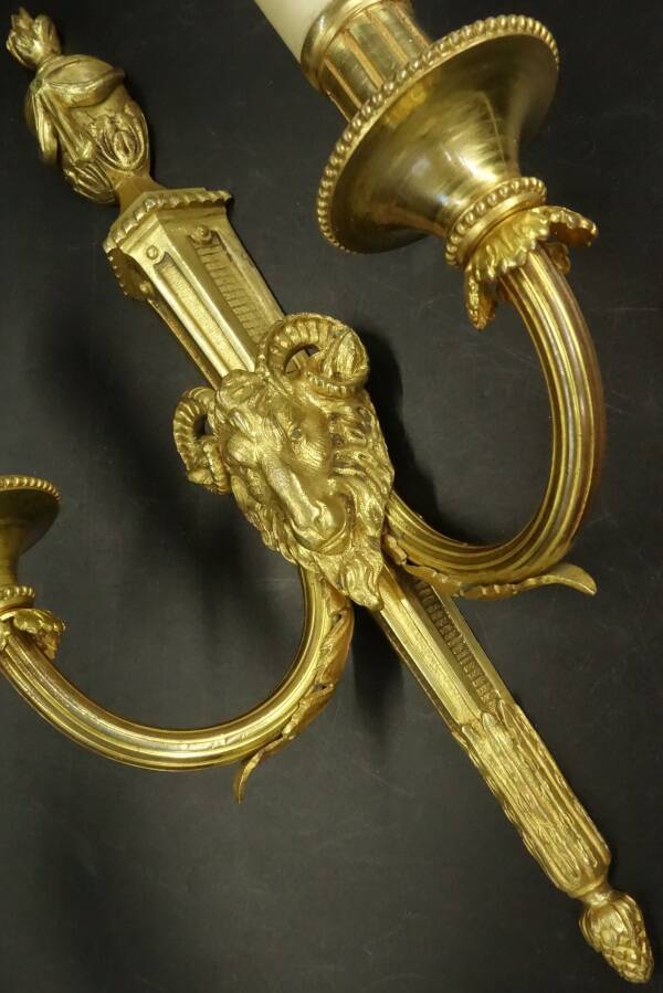 Large Louis XVI style ram's head and urn wall lamp - gilded bronze