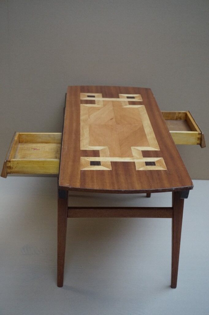 Table à café vintage en marqueterie