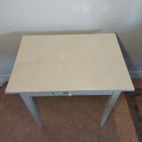 Spindle leg desk