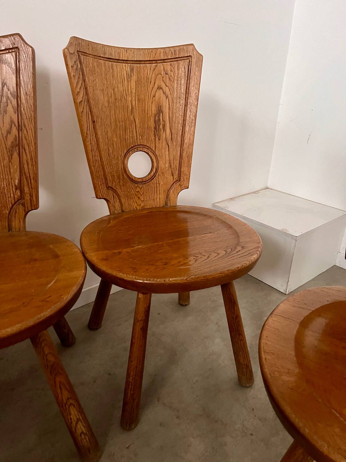 Set of 5 vintage 70s Brutalist design solid wood chairs