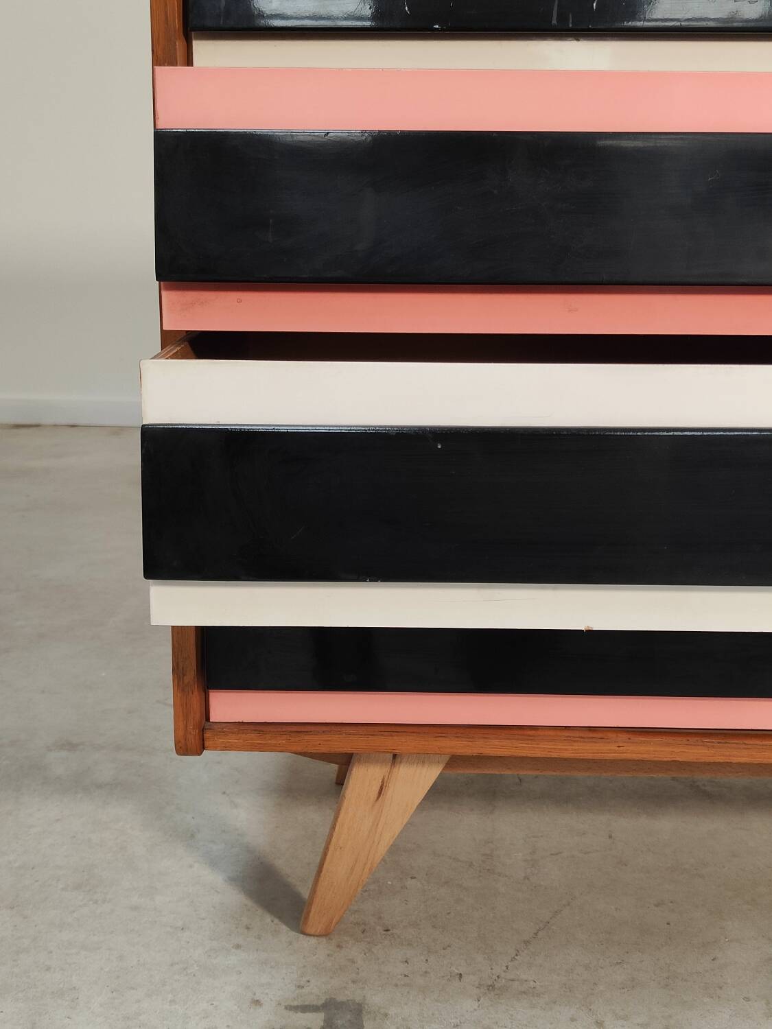 U-453 pink chest of drawers, old edition by Jiri Jiroutek for Interier Praha 1960