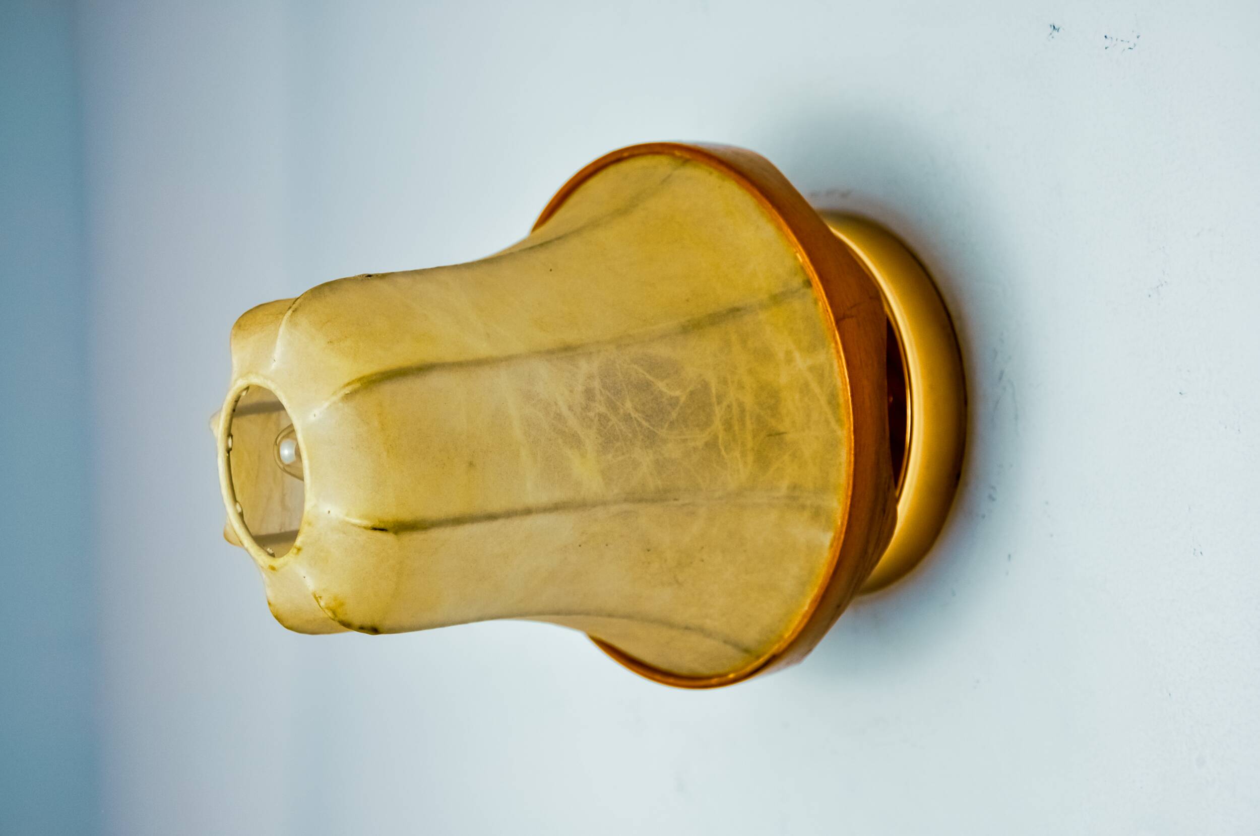 Pear-shaped “cocoon” wall lamp, Italy, 1960