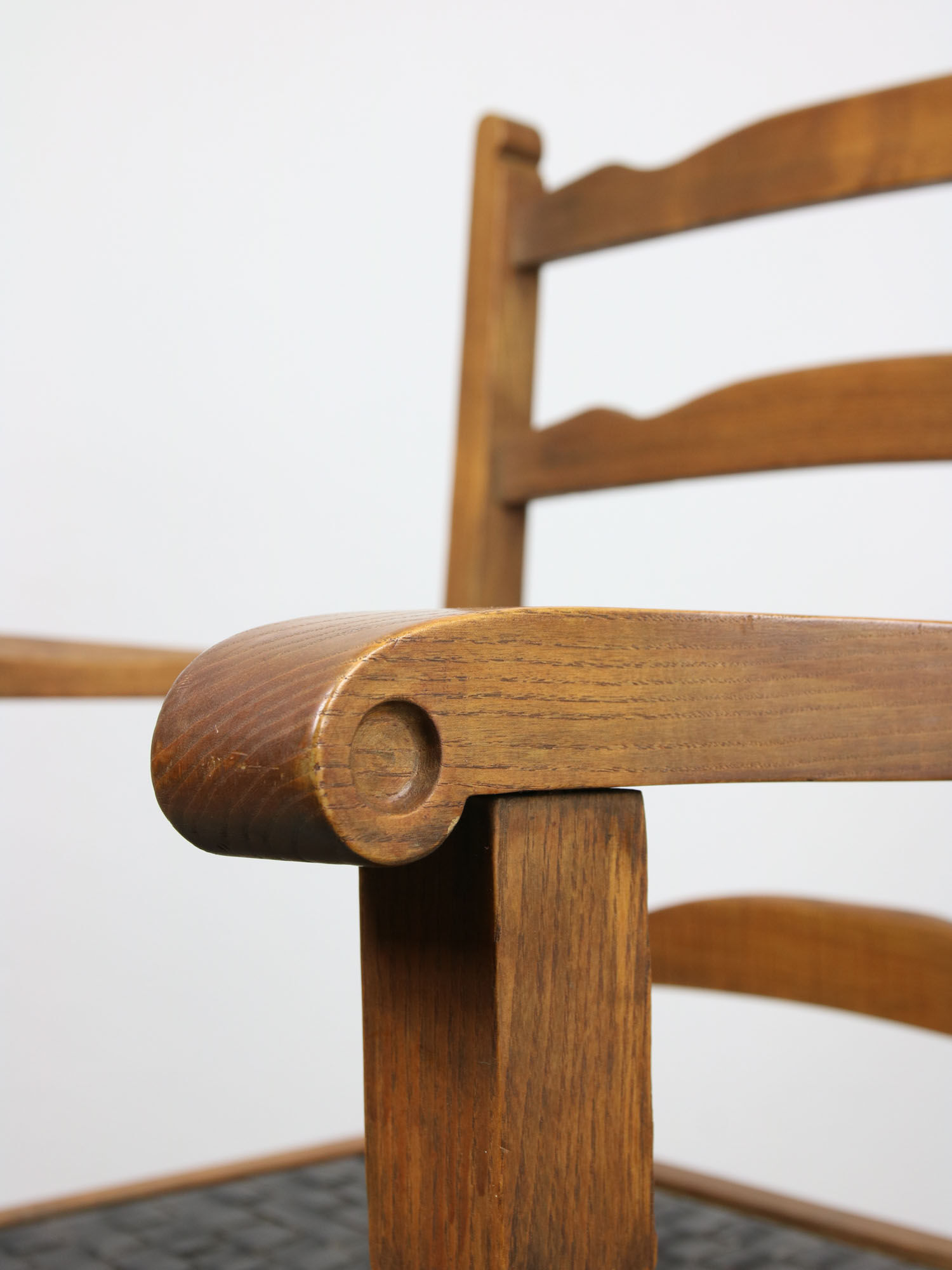 Chaises médiévales vintage en chêne, lot de 4