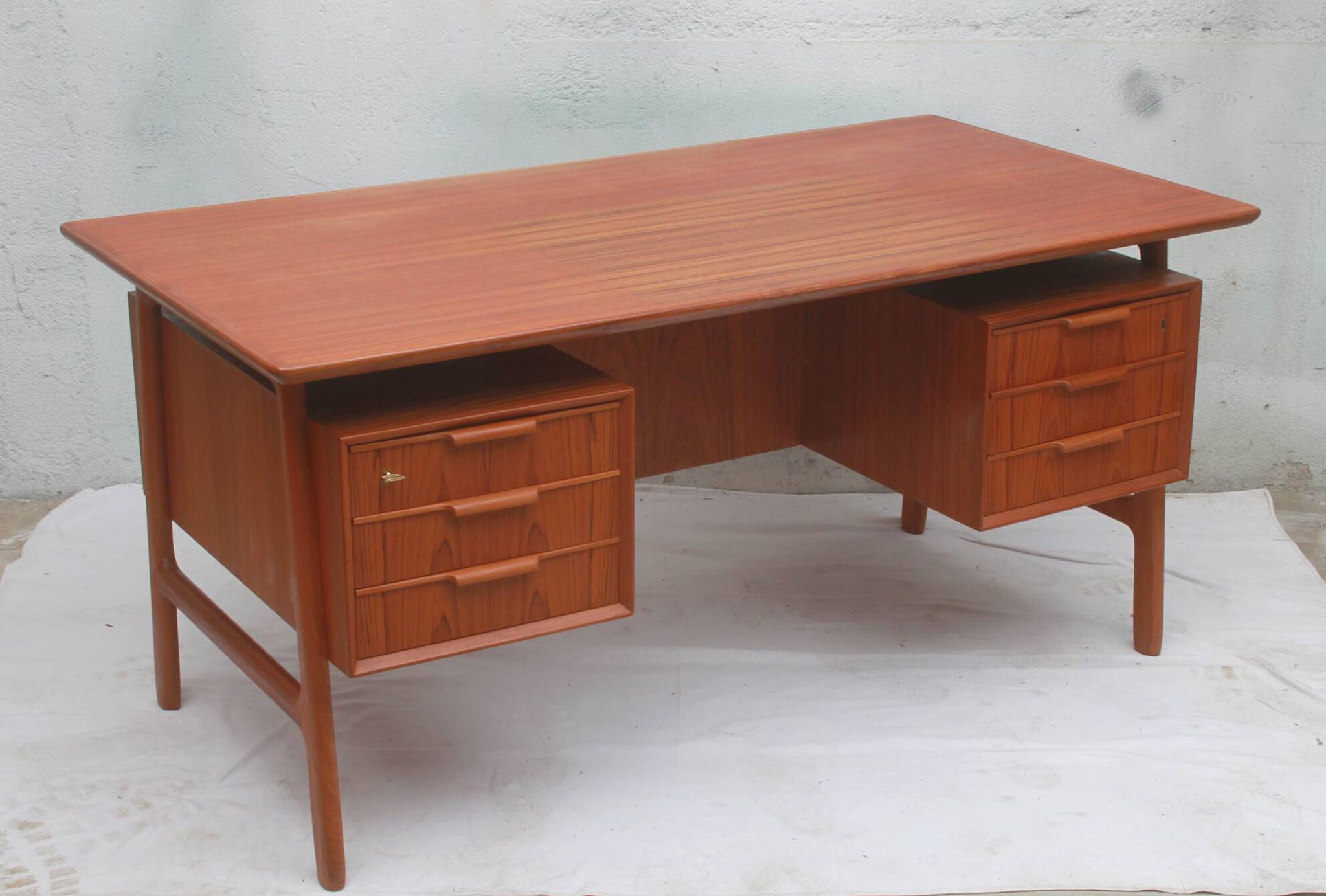 Bureau en teck, années 1960