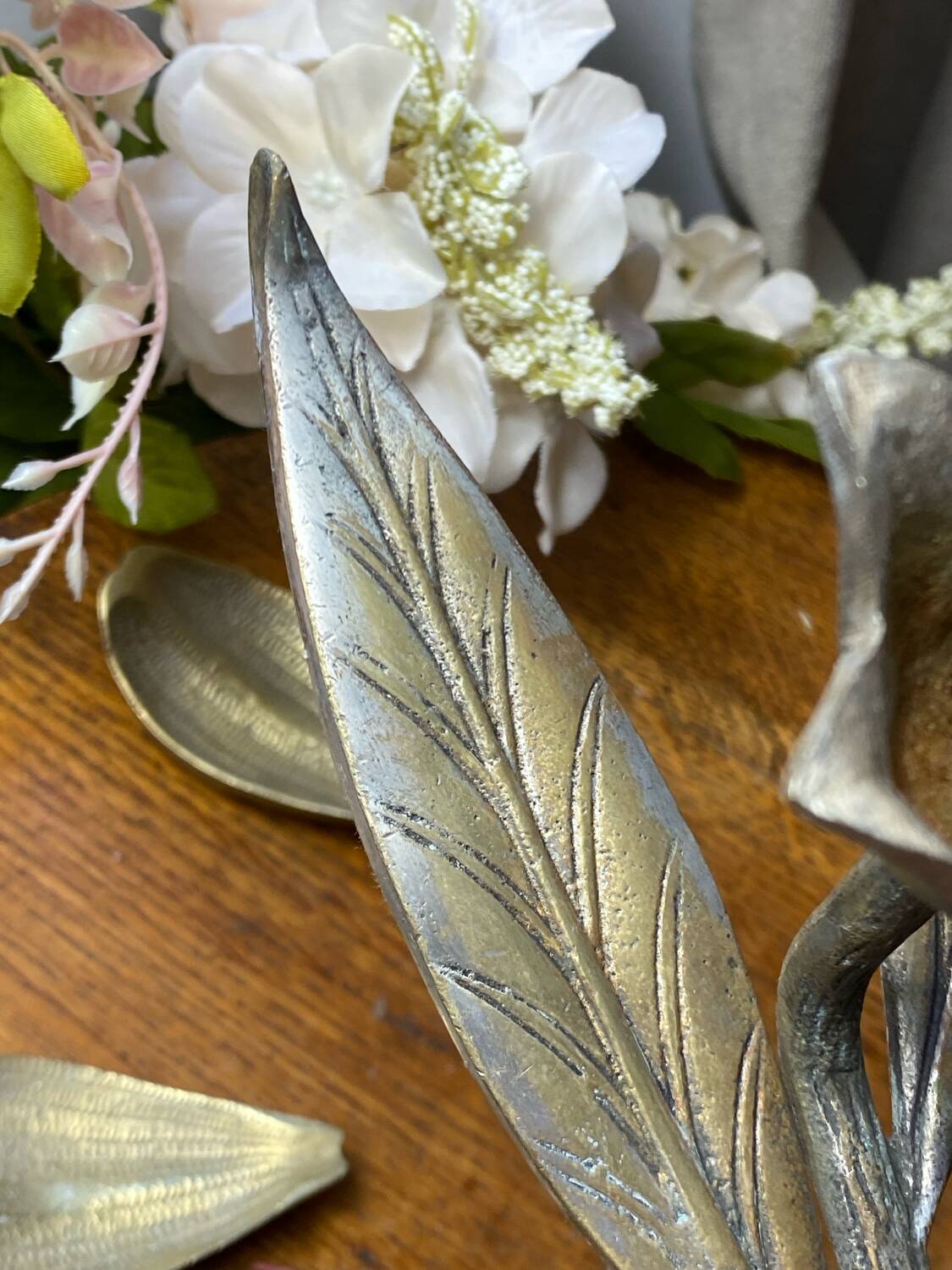 Individual flower-shaped ashtrays, solid brass, 1960s/70s