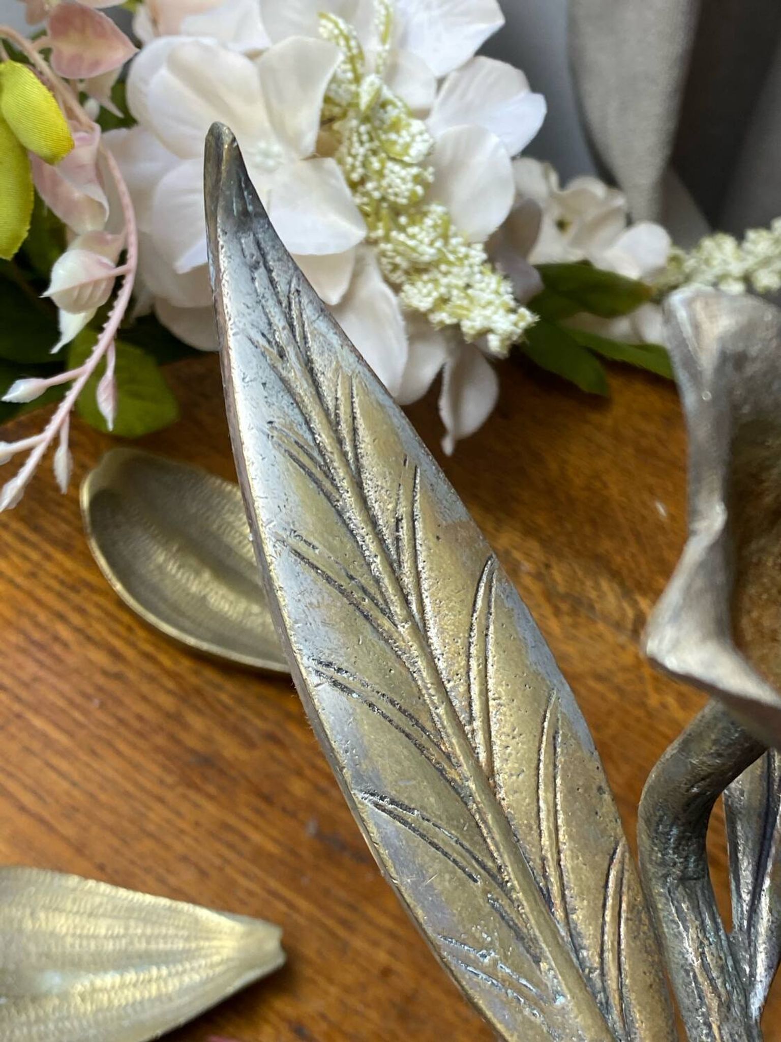 Individual flower-shaped ashtrays, solid brass, 1960s/70s