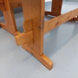 Suite d’une table et de 2 bancs en sapin, années 60