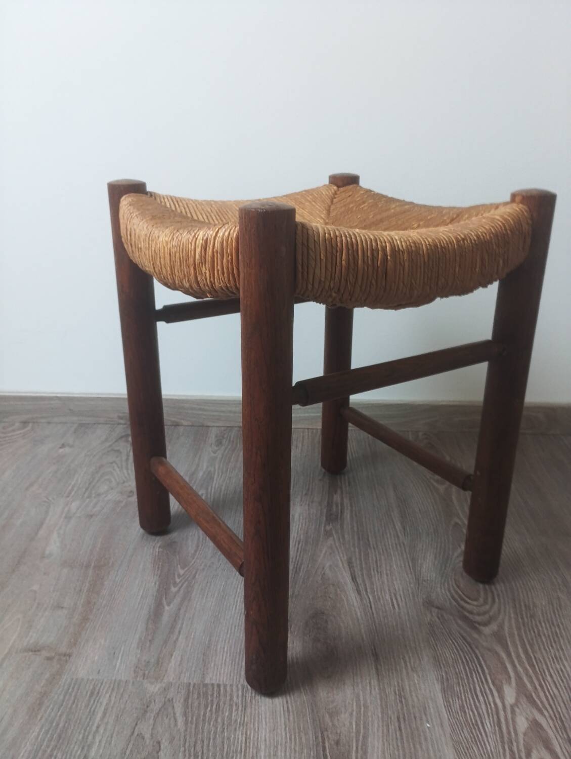 Tabouret en osier ancien