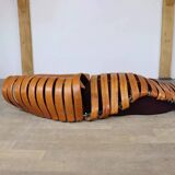 Vintage sculptural cognac leather lounge canapé, France 1980.