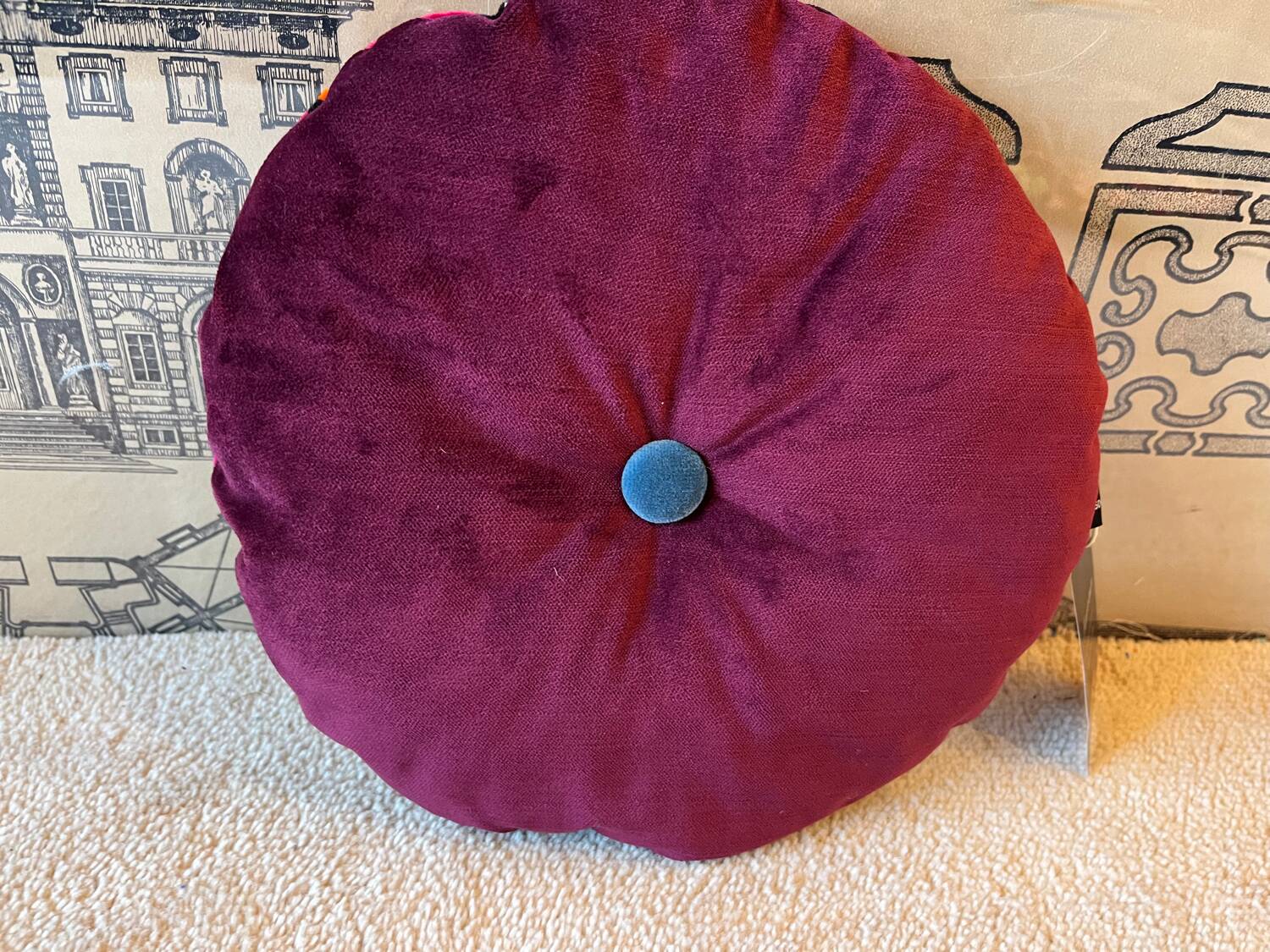 Round decorative cushion diameter 30