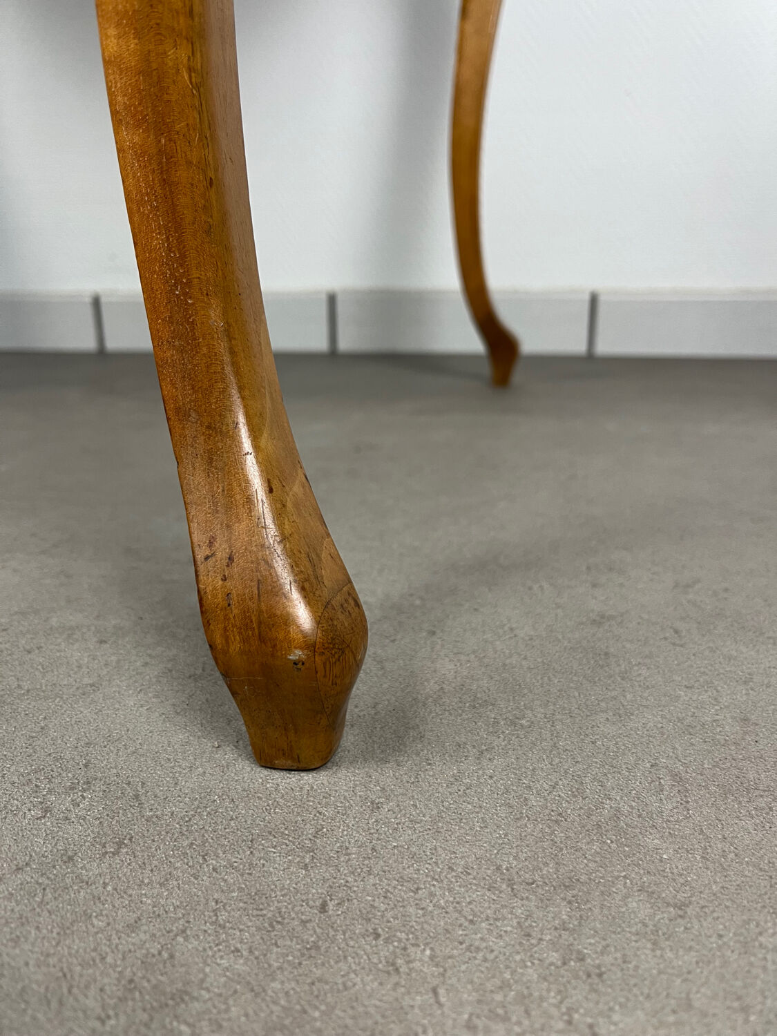 Table Louis XV noyer blond, début 19ème