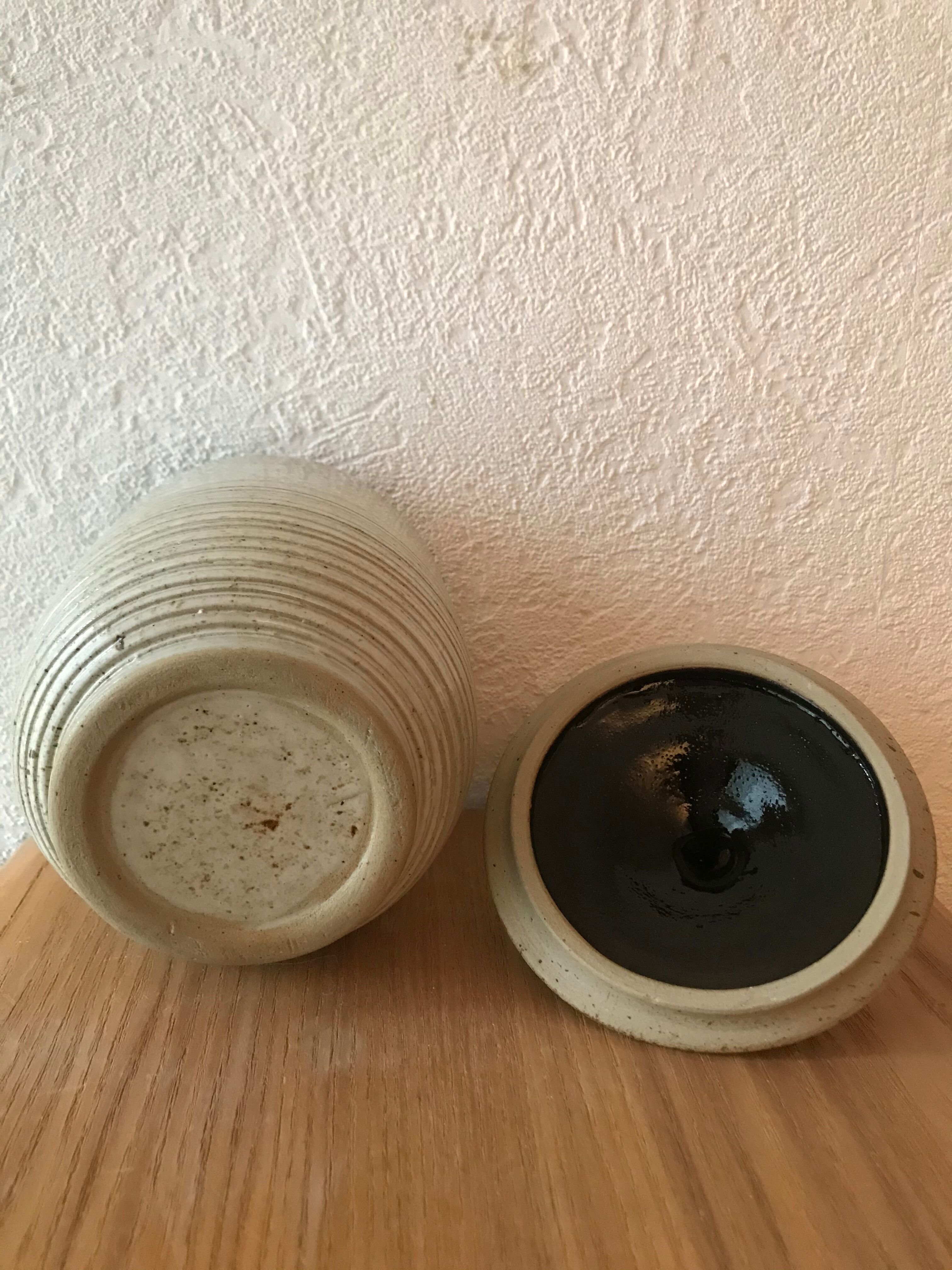 Open jar enamelled sandstone