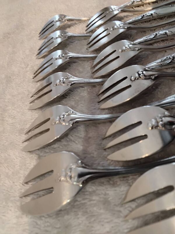 12 fourchettes à huitre métal argenté décor rubans rocaille 13,7cm