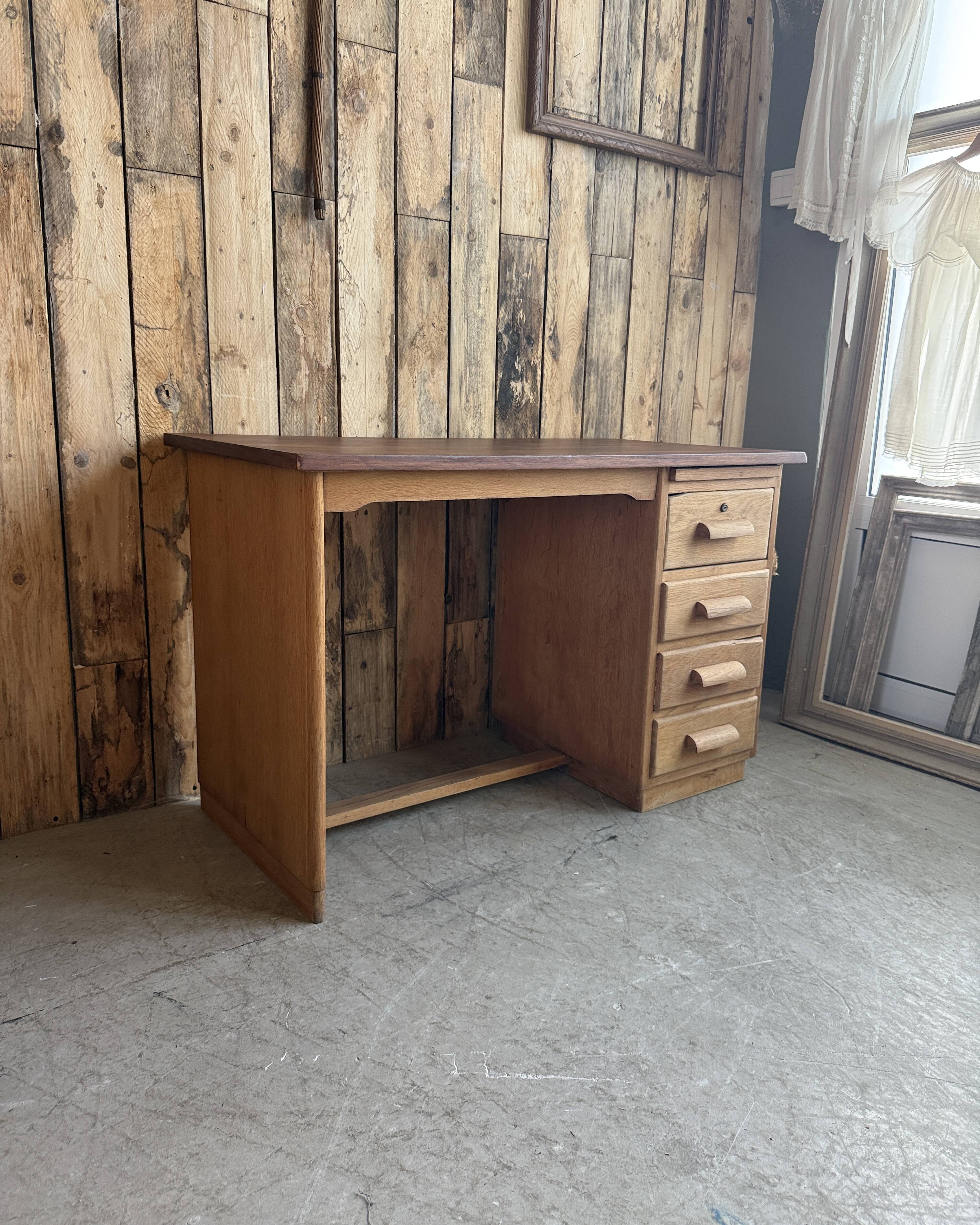 Bureau demi-ministre rénové