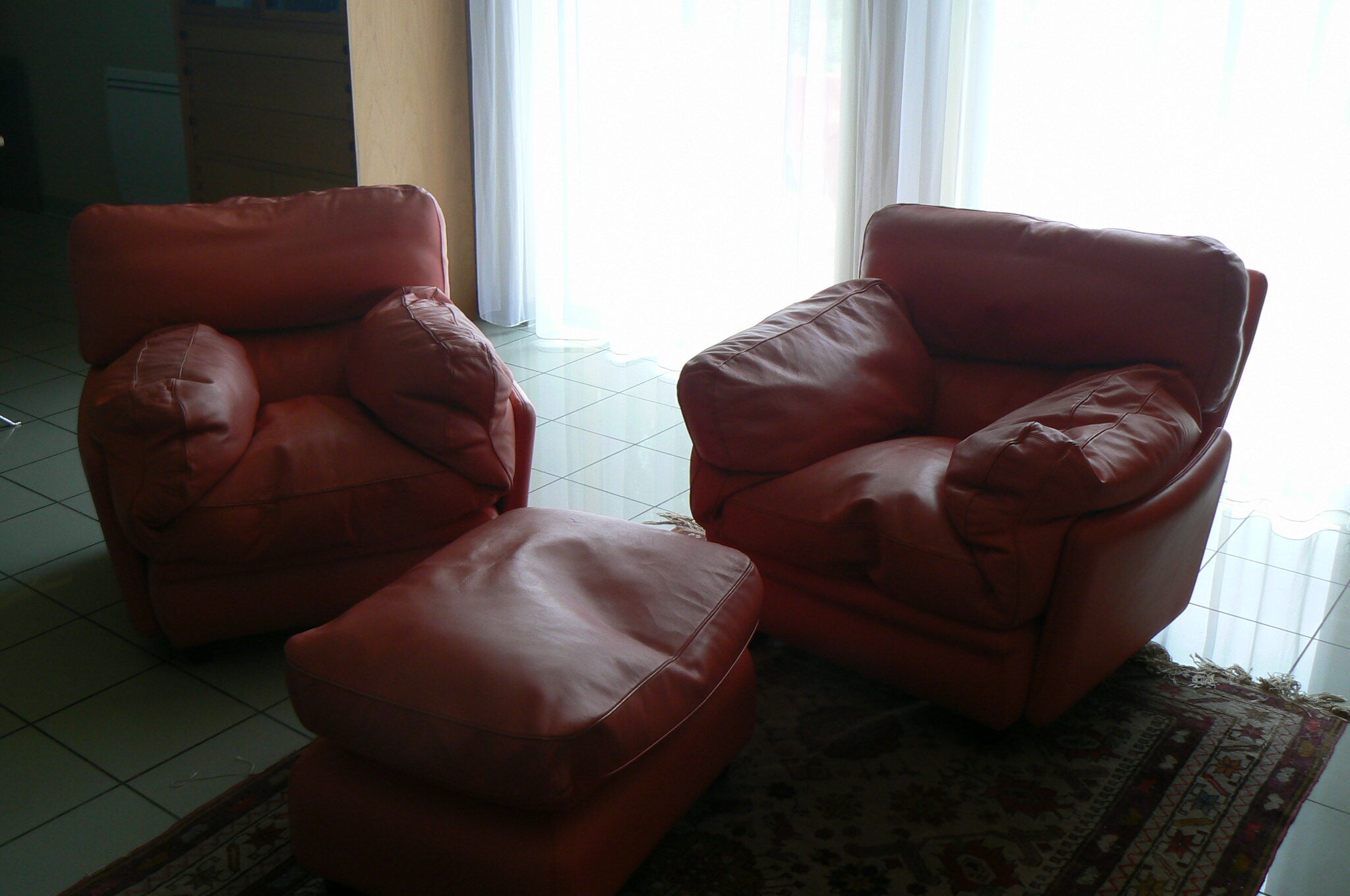 SET 2 ARMCHAIRS AND 1 POLTRONA FRAU VINTAGE POUF