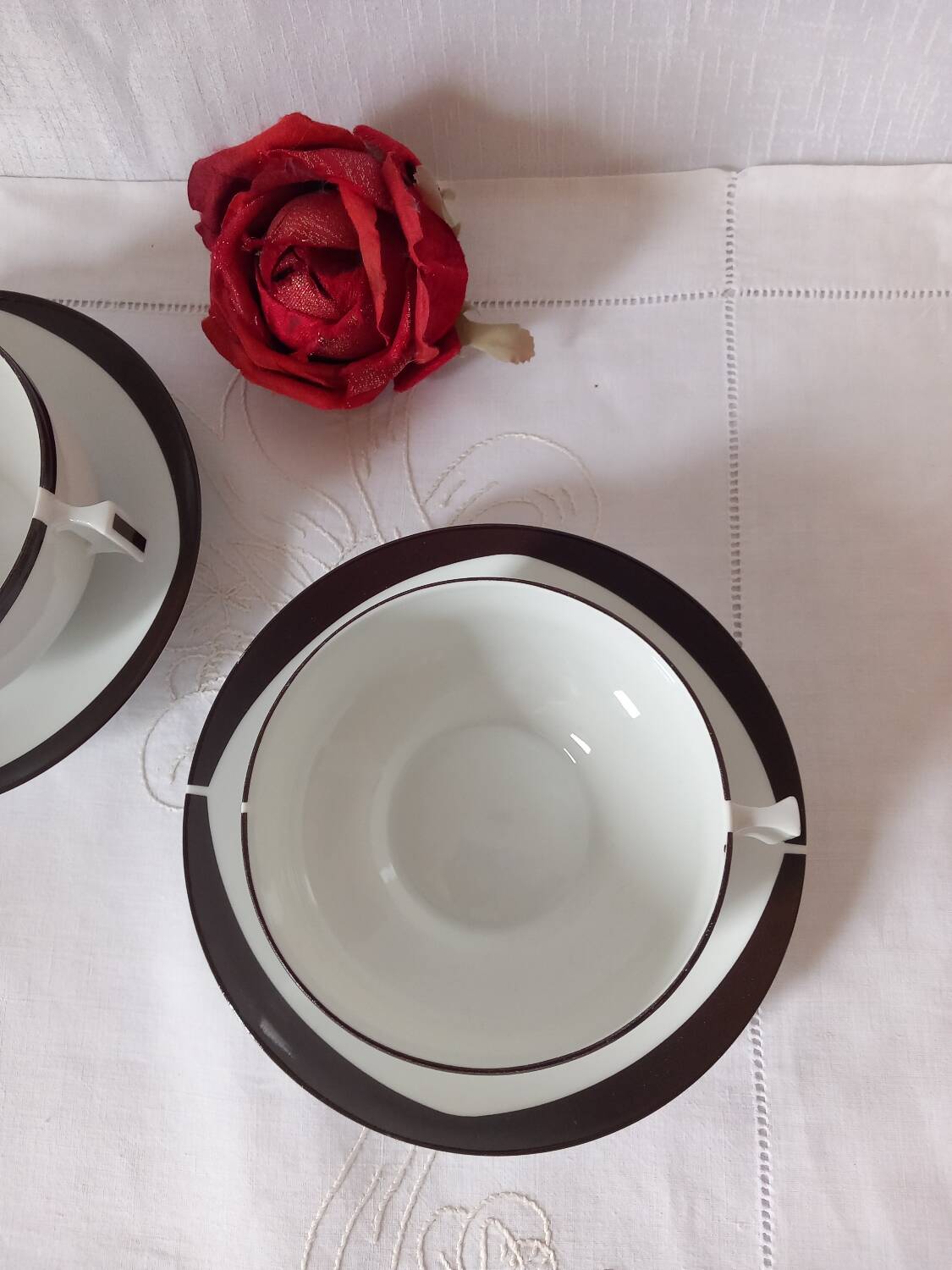 Lunch duo cups and saucers in Limoges porcelain by Lafarge.