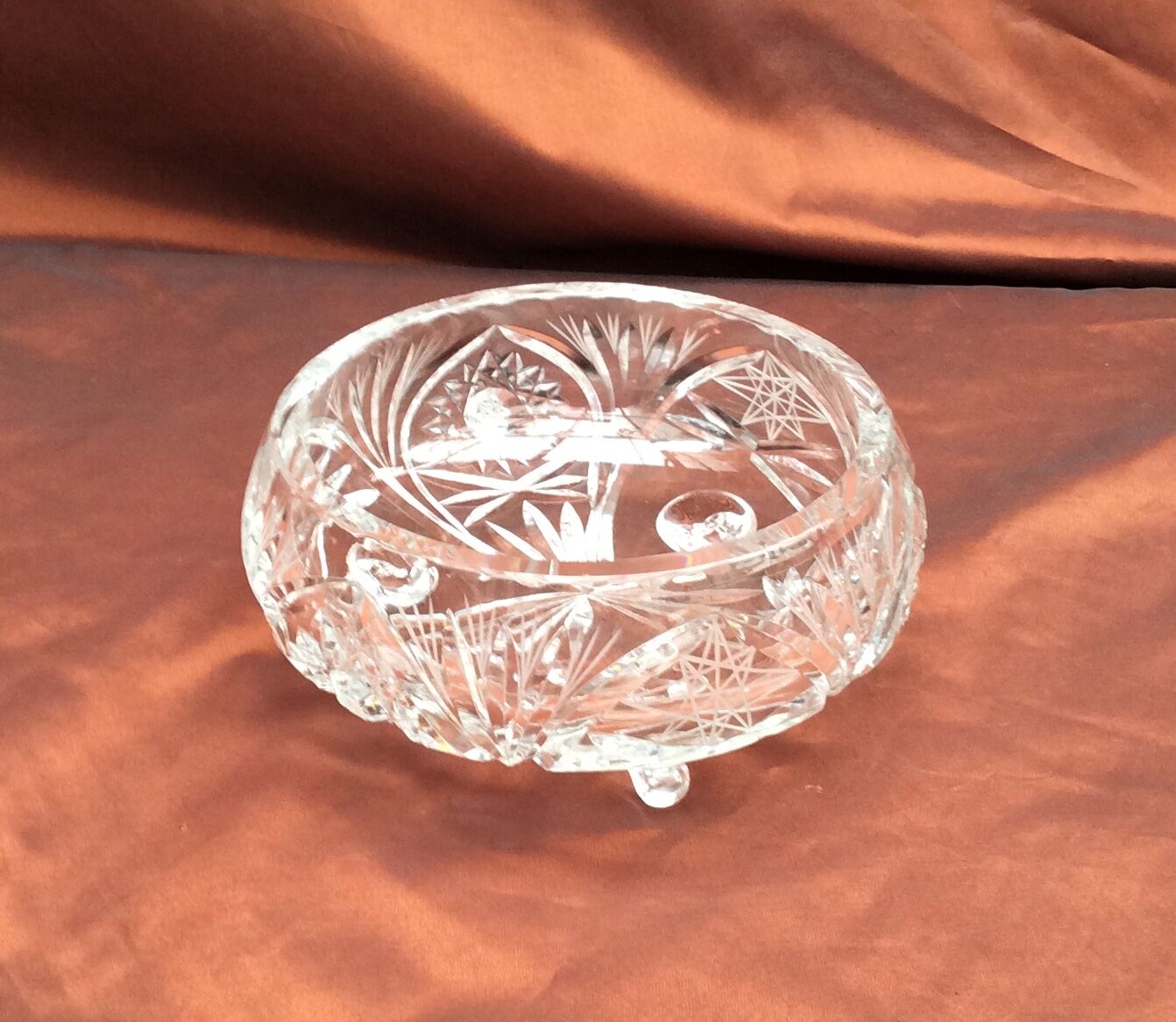 Empty vintage round crystal pocket size: height -16cm- diameter -18cm-