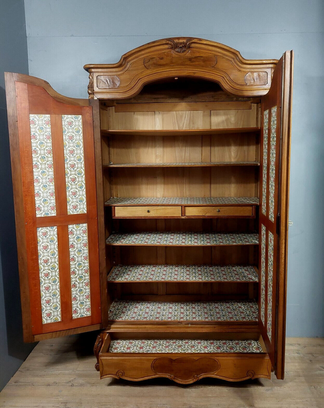 Louis XV wardrobe in walnut with blond patina circa 1880-1900