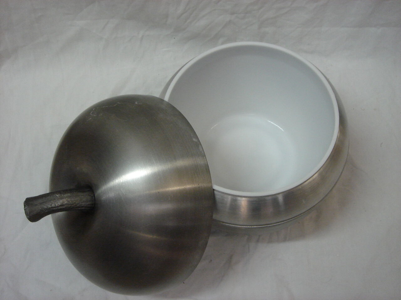 1970 Apple aluminum ice bucket