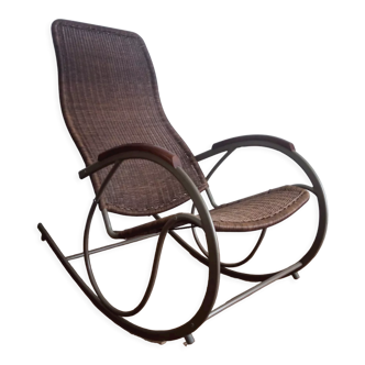 Rocking chair en rotin et métal vintage