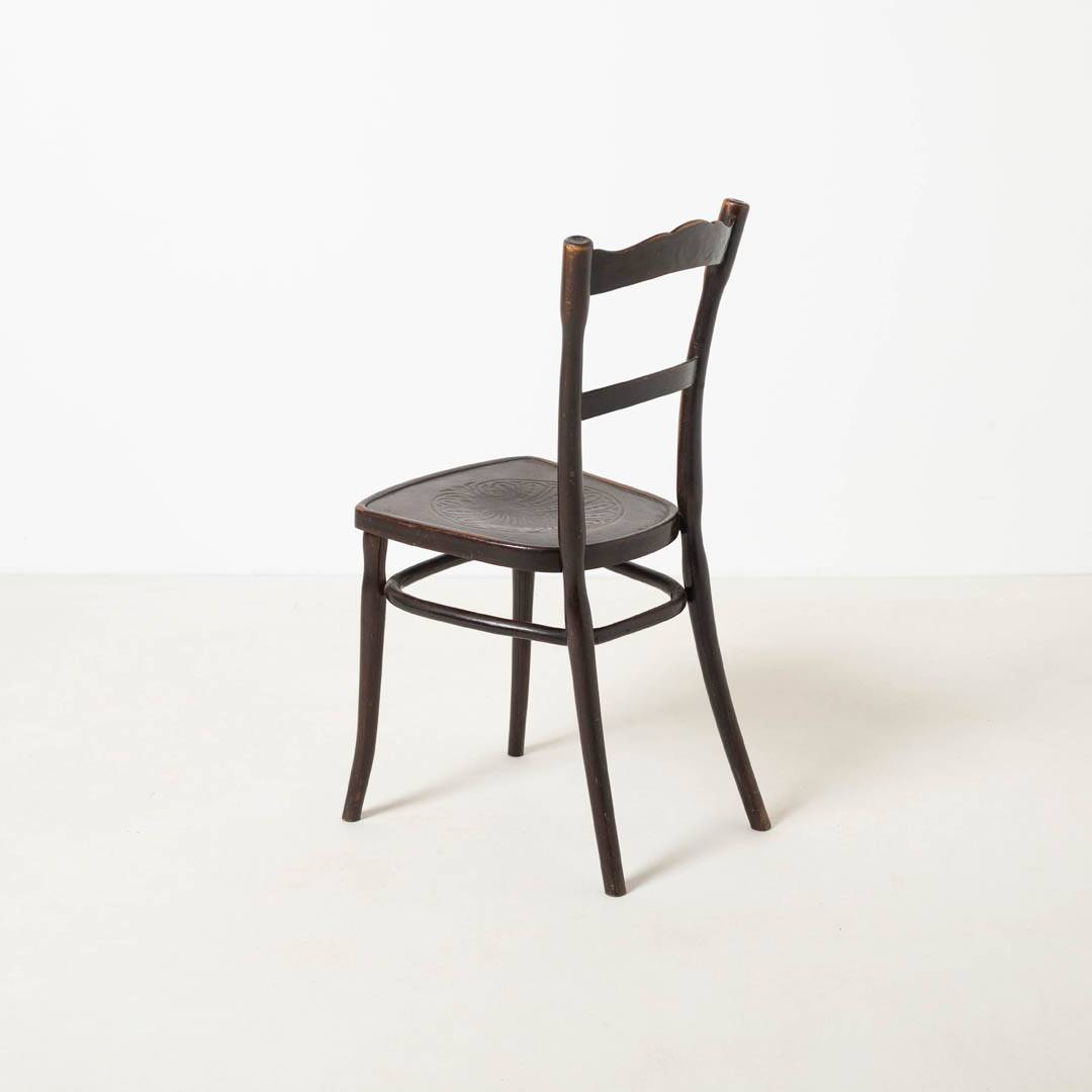 Paire de chaises de café / salle à manger en bois courbé antiques par J&J Kohn, Autriche, vers 1