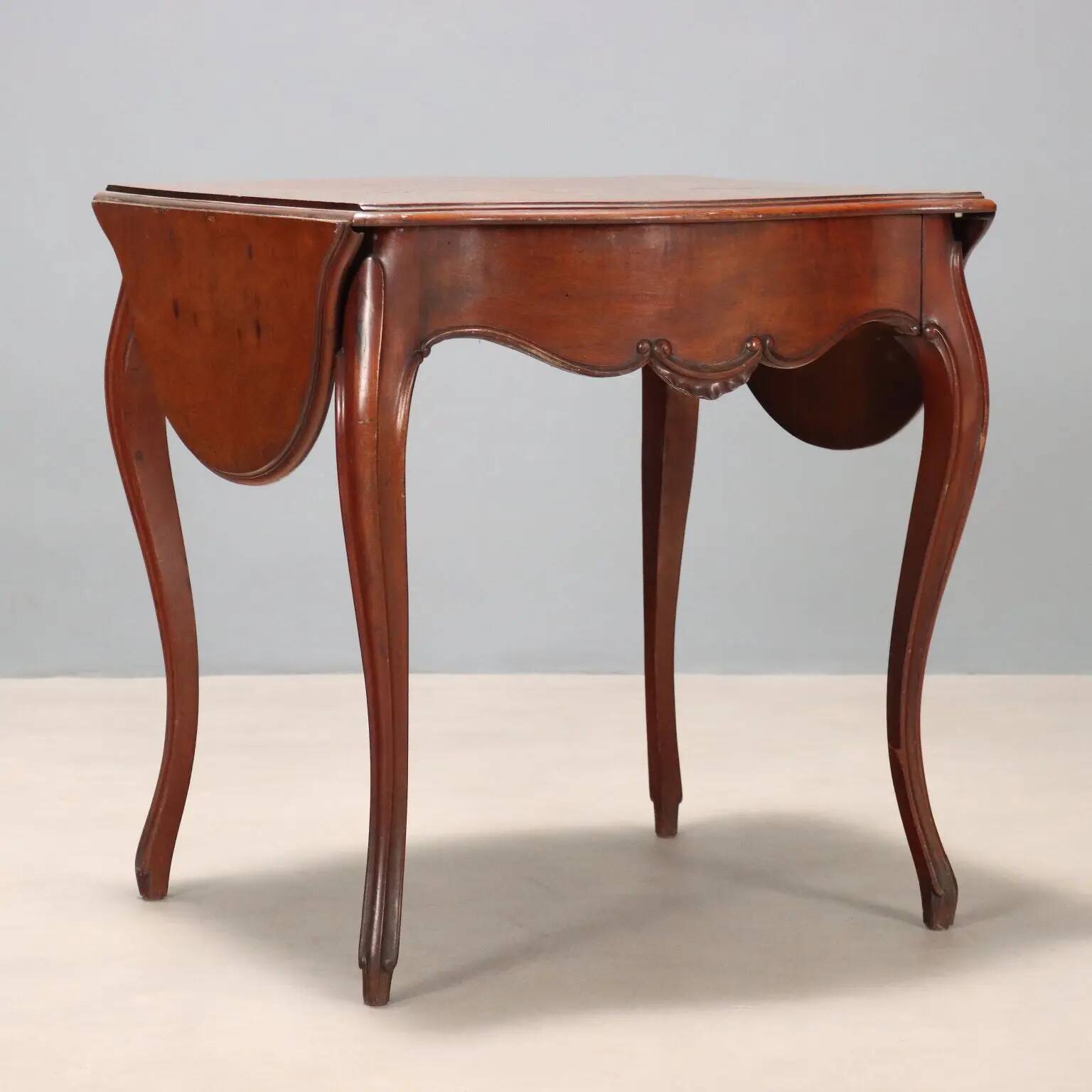 Antique Louis-Philippe coffee table in mahogany, France, 19th century.