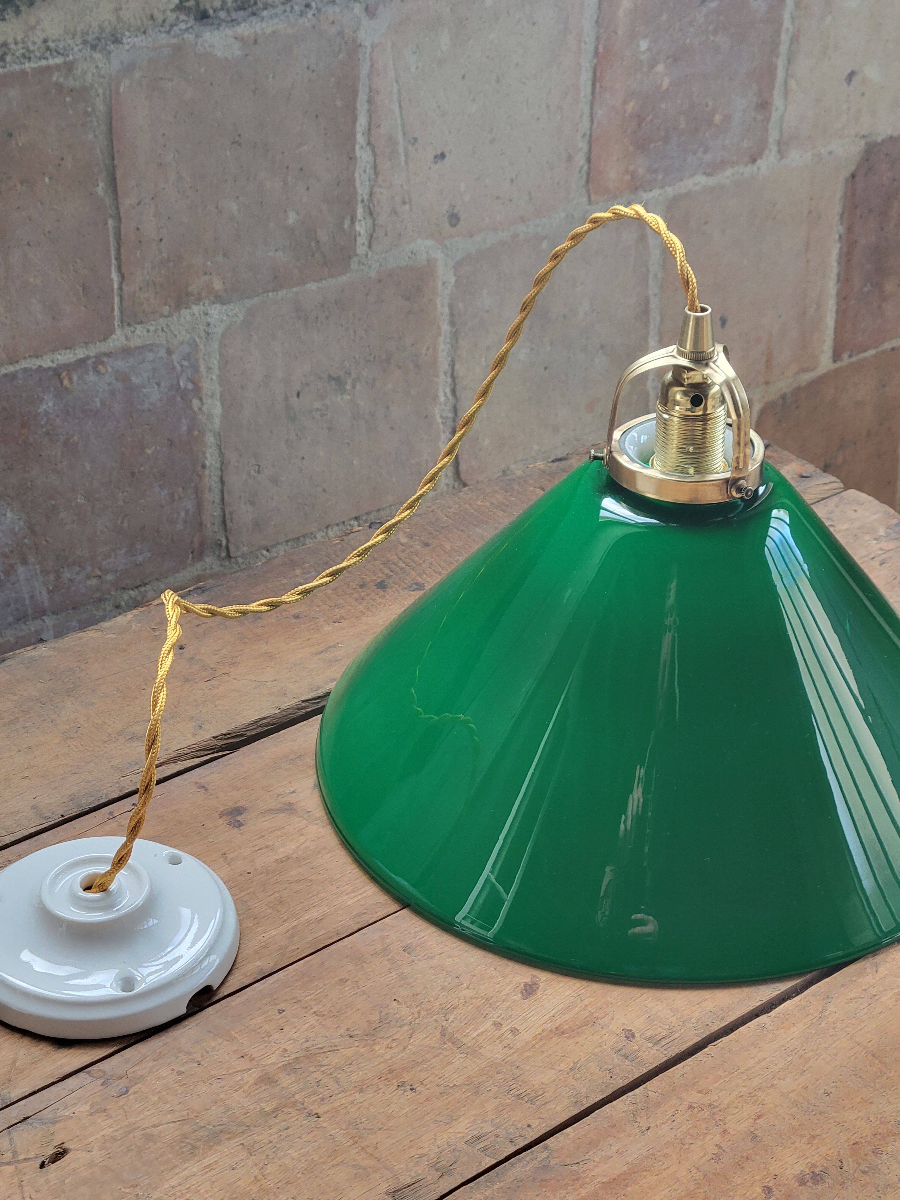 Suspension conique en opaline verte