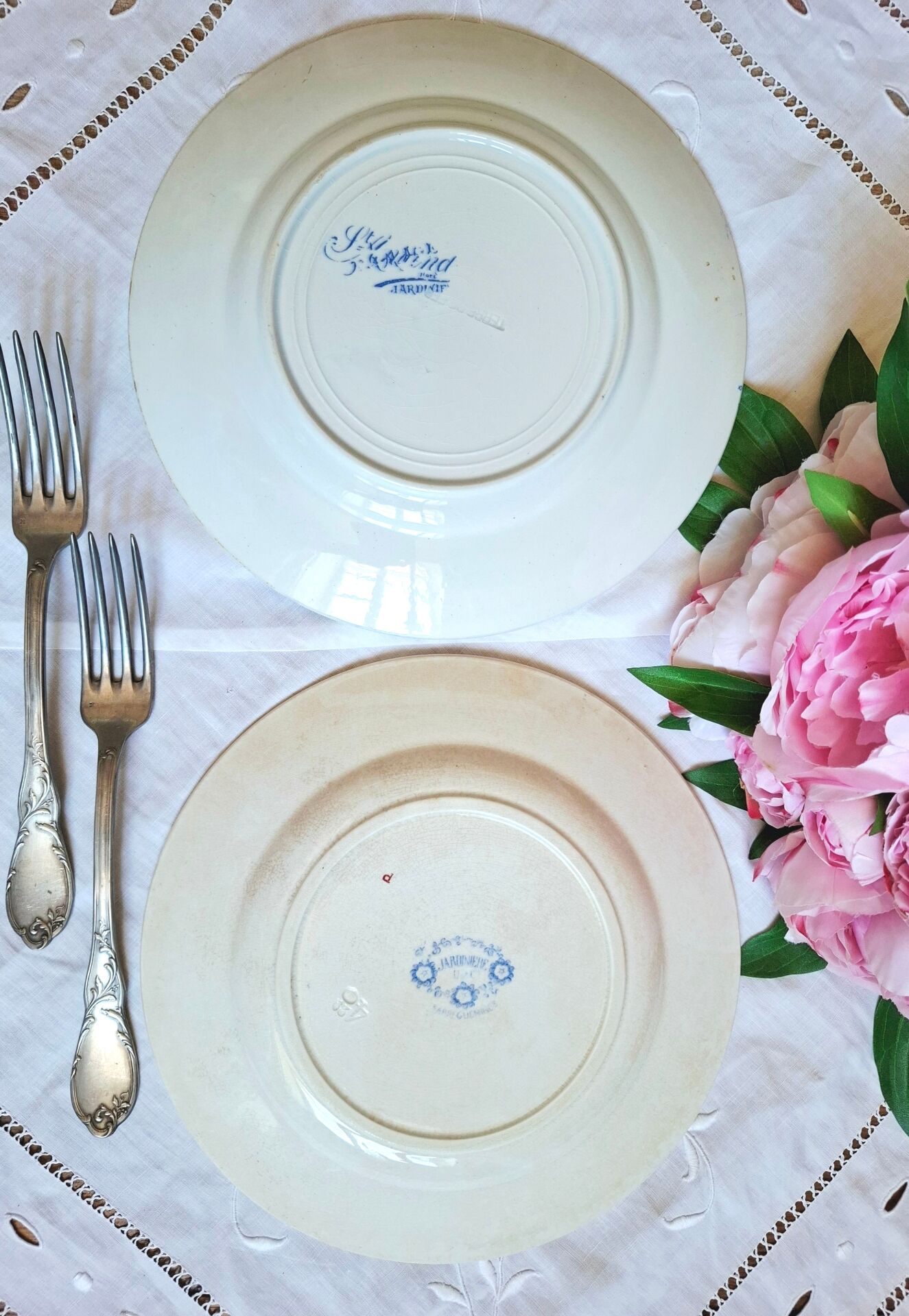 Assiettes plates anciennes en faïence terre de fer