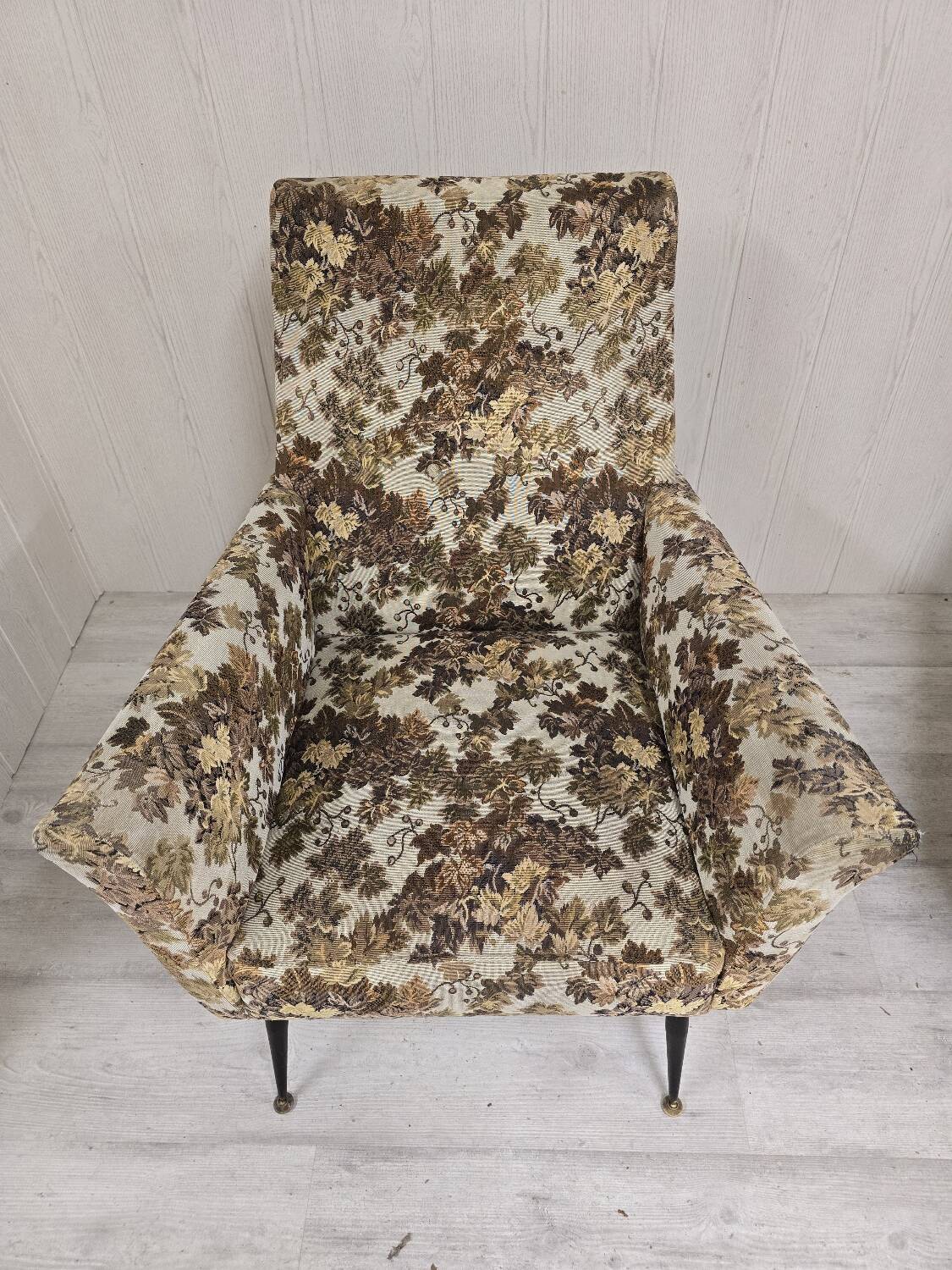 Pair of Mid-Century Design armchairs – jacquard upholstery with tapered legs