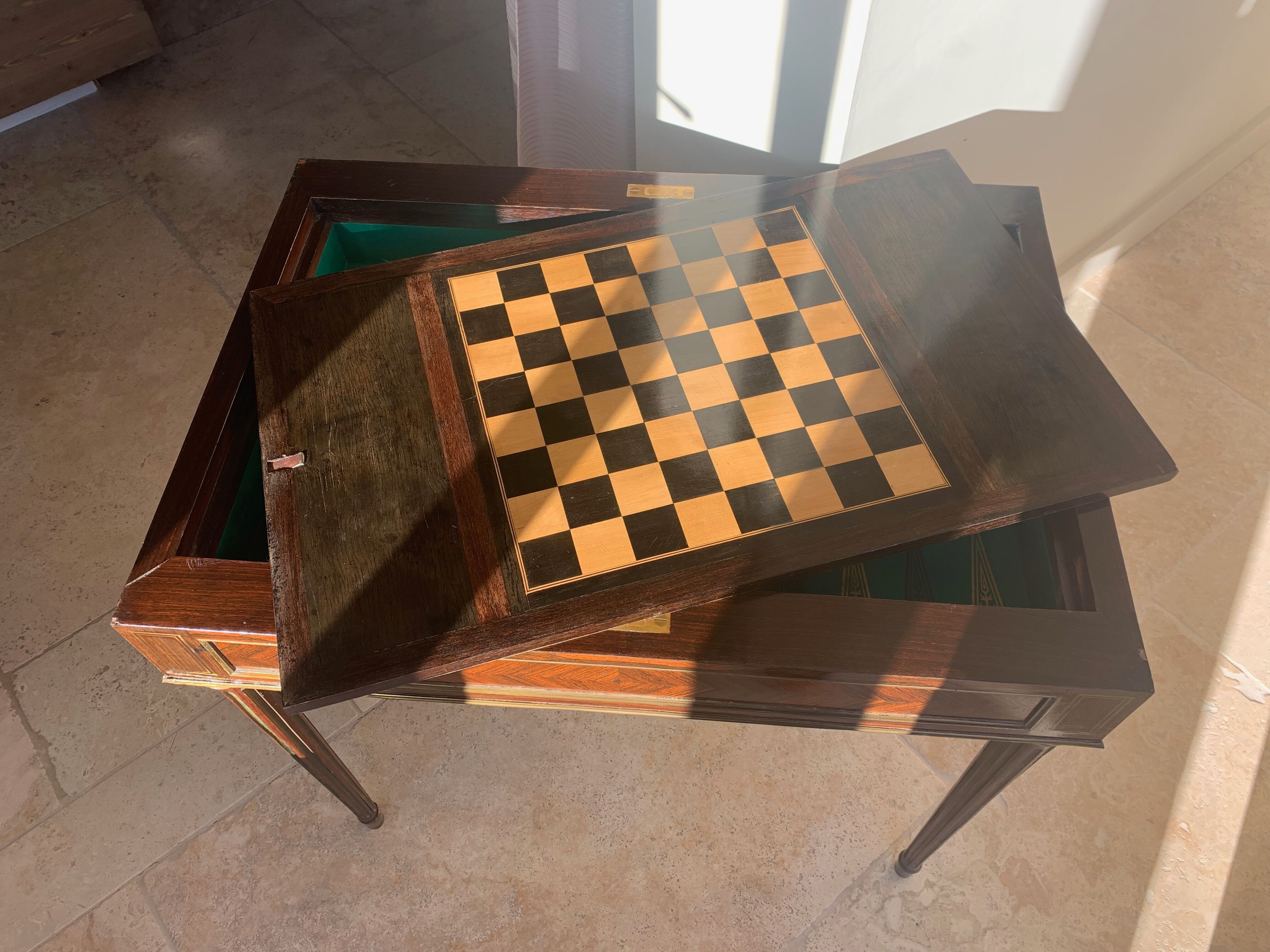 GAMES TABLE Louis XVI late nineteenth, in inlaid checkered rosewood and backgammon