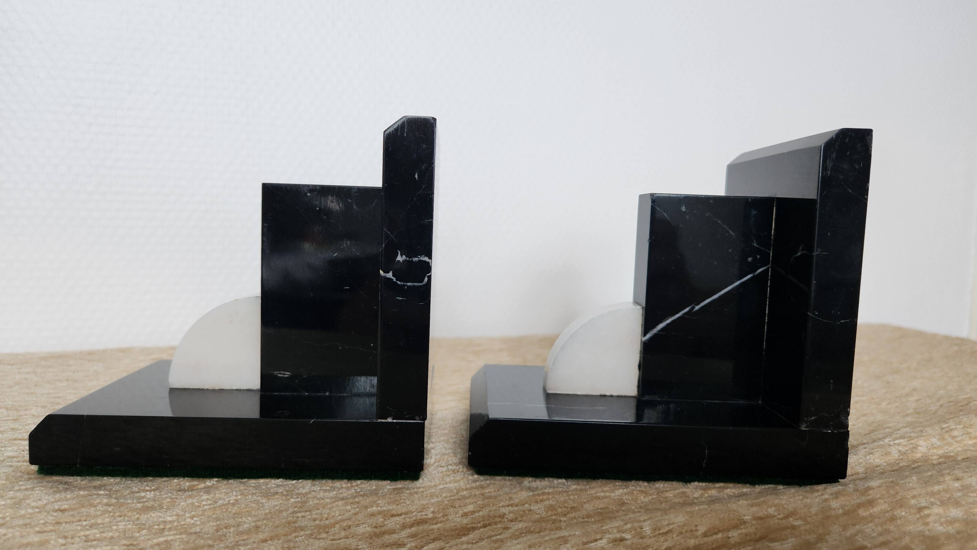 Geometric bookends in black marble and white stone – Art Deco style