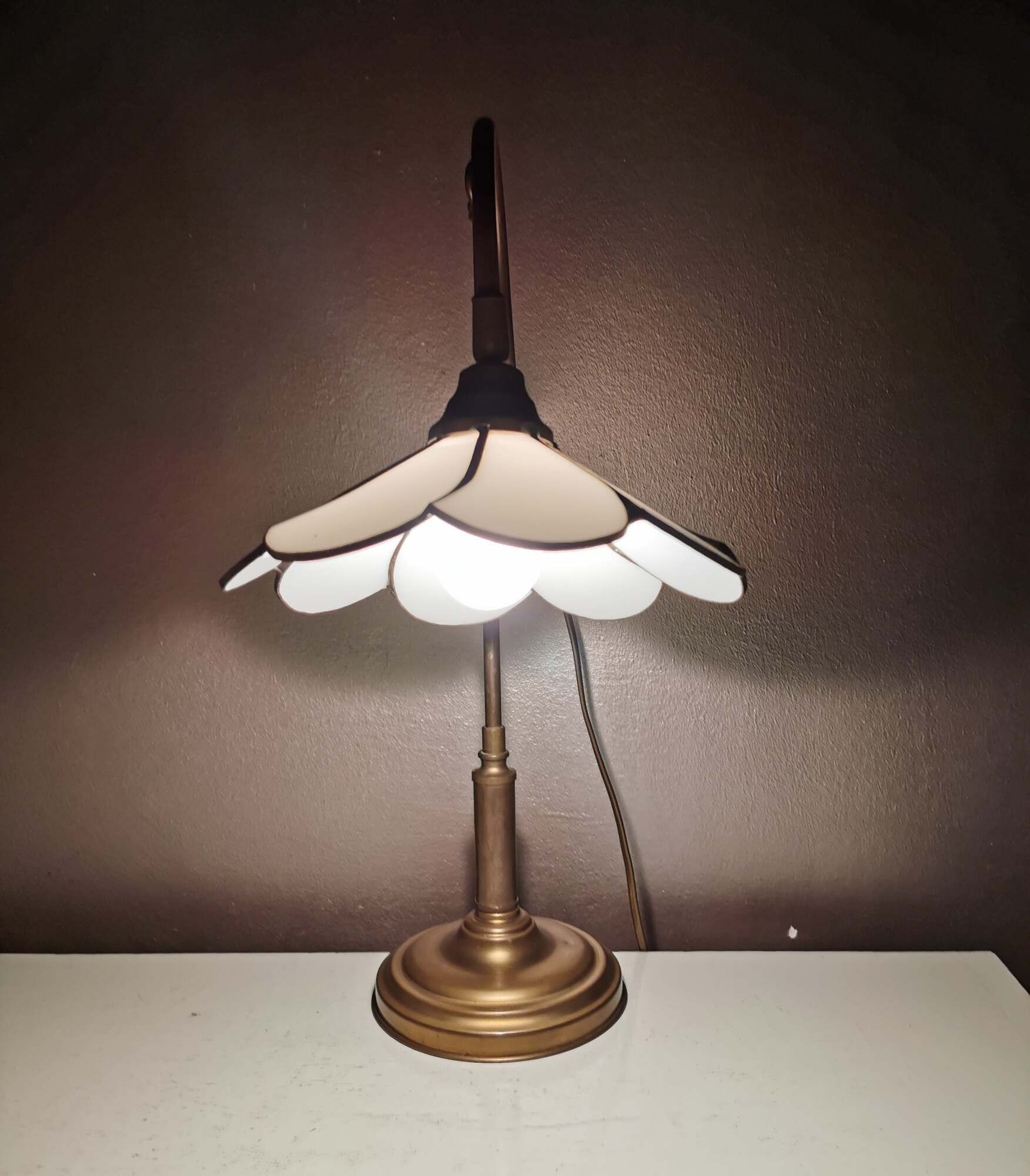 Vintage table lamp/desklamp, seventies in Tiffany style