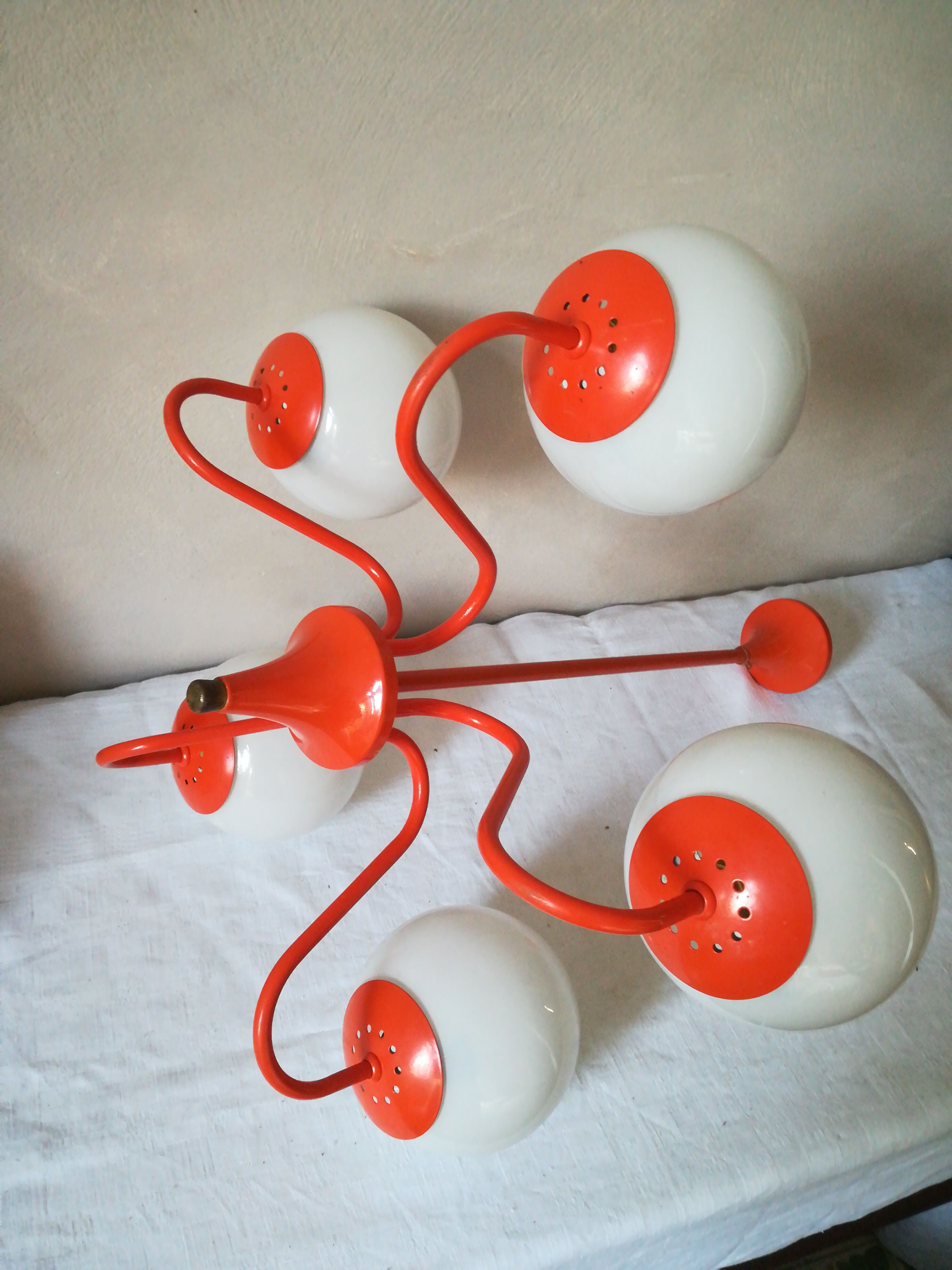 Metal pop chandelier and opalines