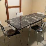 Table and 4 chairs in Formica.