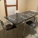 Table et 4 chaises en Formica