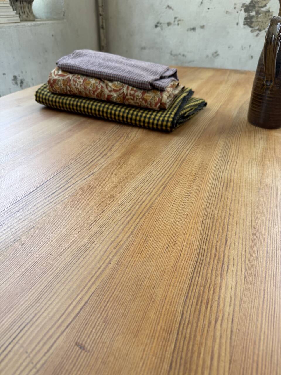 Round XL constructivist table