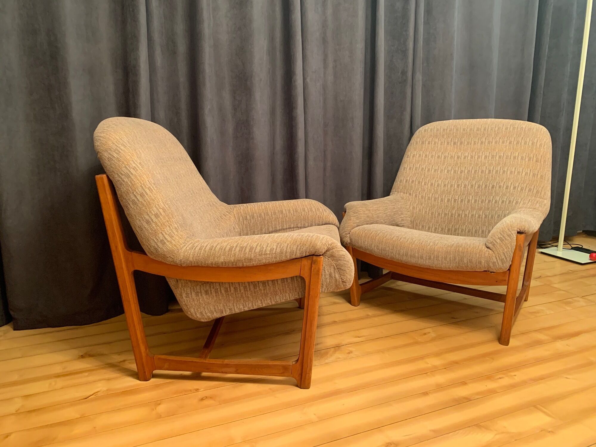 Une paire de fauteuils Tchécoslovaquie années 1970