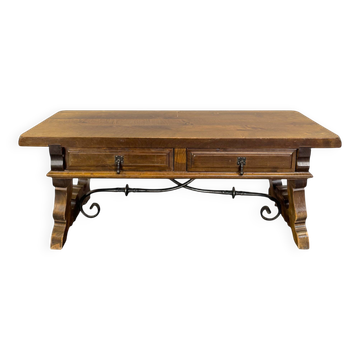 Table basse de style espagnol en noyer