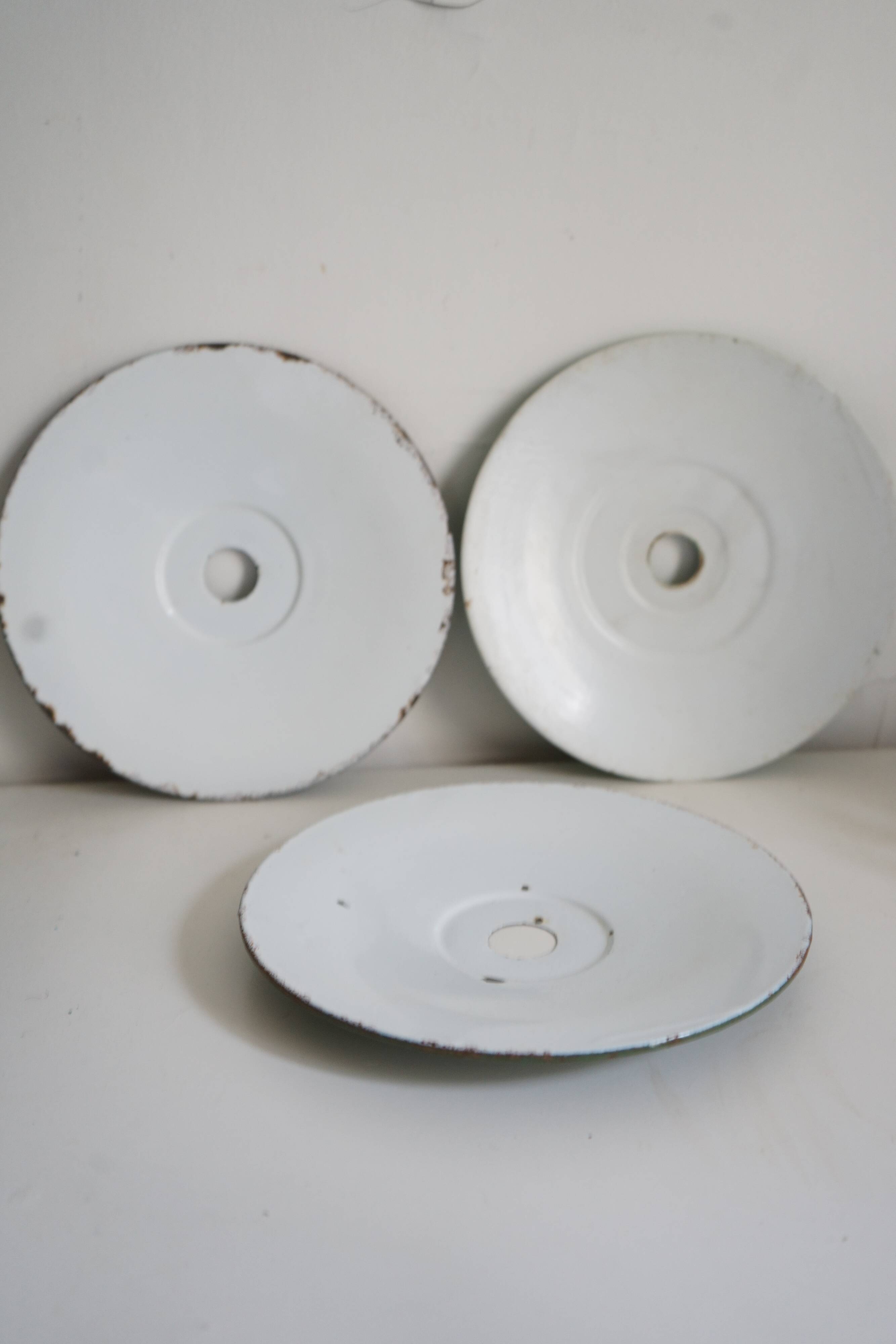 Set of 3 suspensions in old industrial green enameled sheet metal