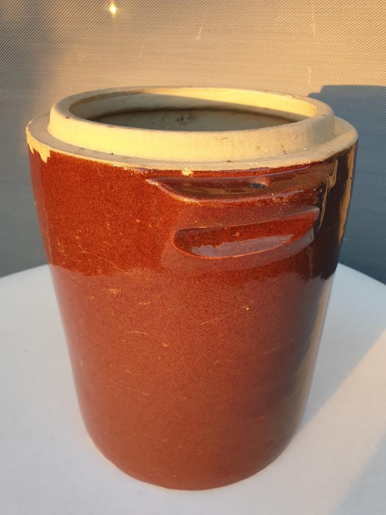 Vintage enamelled stoneware pot