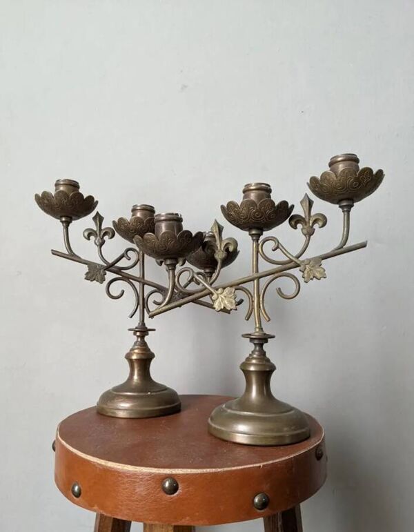 Paire de chandeliers baroques en bronze cuivré