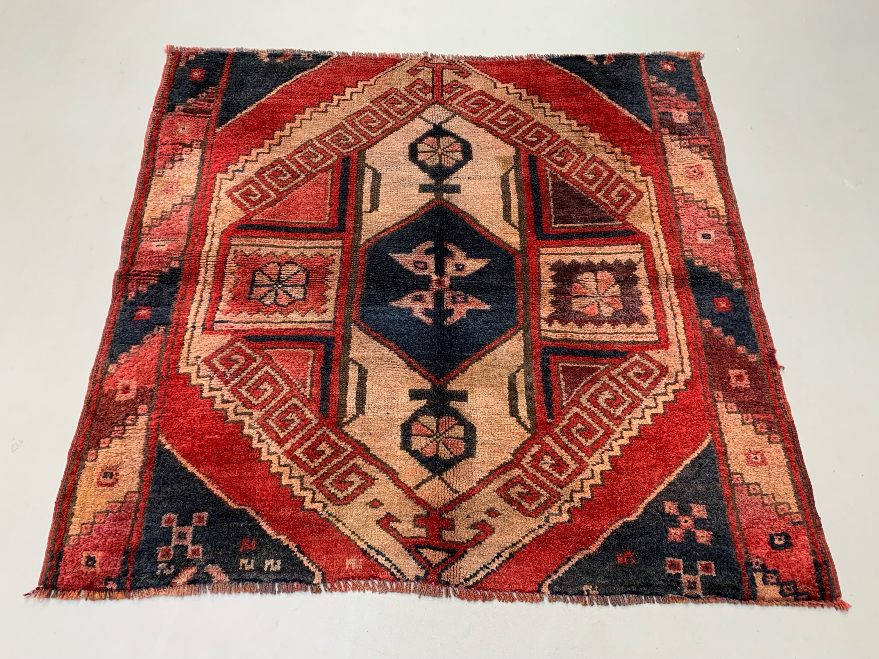 Vintage western turkish rug oriental 115x124 cm