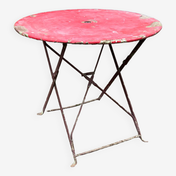 Metal garden pedestal table