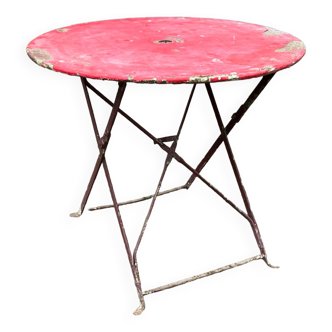 Metal garden pedestal table